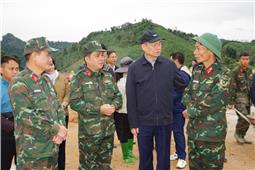 Bí thư Tỉnh ủy Bắc Kạn thăm, động viên các lực lượng tham gia xây dựng khu tái định cư thôn Tà Han